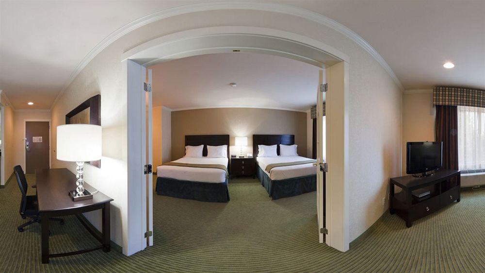 Holiday Inn Express Puyallup By Ihg מראה חיצוני תמונה